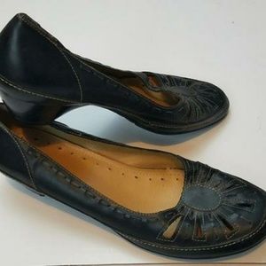 Size 10 Round Toe Blk Kitten Heel w/Bold Stitching